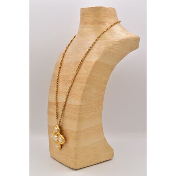 Givenchy Vintage Heart Pearl Necklace Pearl Brushed Gold Signed 80s 1980s BinBN - Picture 8 of 12